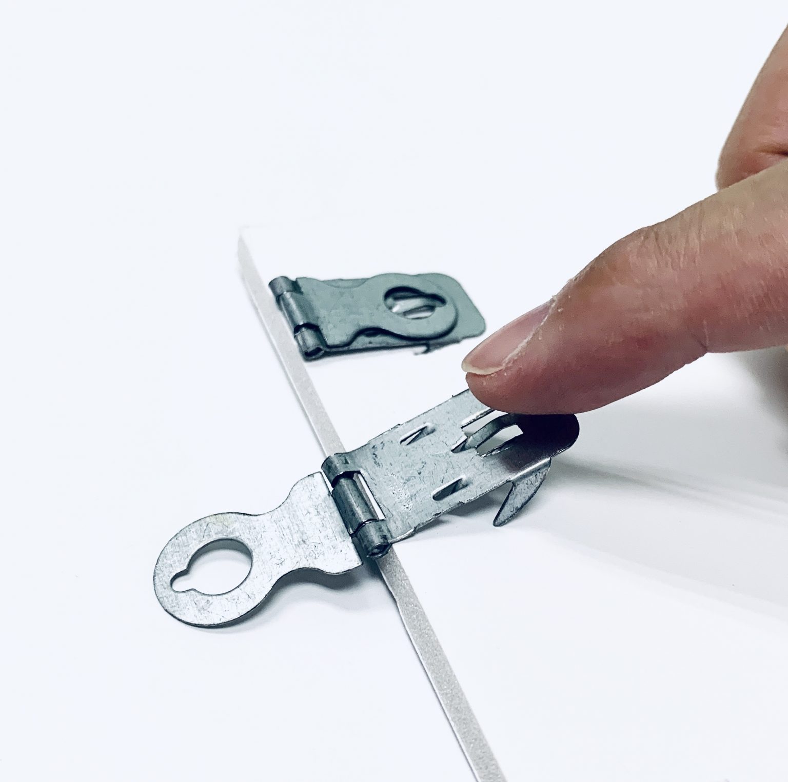 Foam Board Hanger (Metal) Botak Sign Pte Ltd